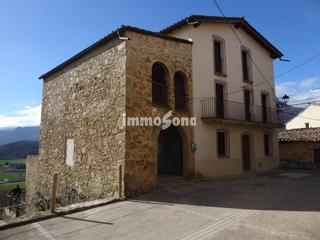 Casa a Vall d´en Bas (La). Casa de poble en la vall den bas