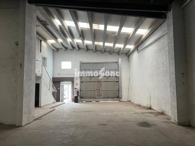 Foto 05f4ec01-720a-4d68-9aaa-7e0292da19e6. Nau industrial a Manlleu