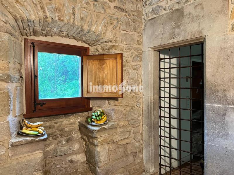 Foto 6401fb96-524f-4c8e-a30c-926272d4bcbe. Masía masia en venta en la vall den bas en Vall d´en Bas (La)