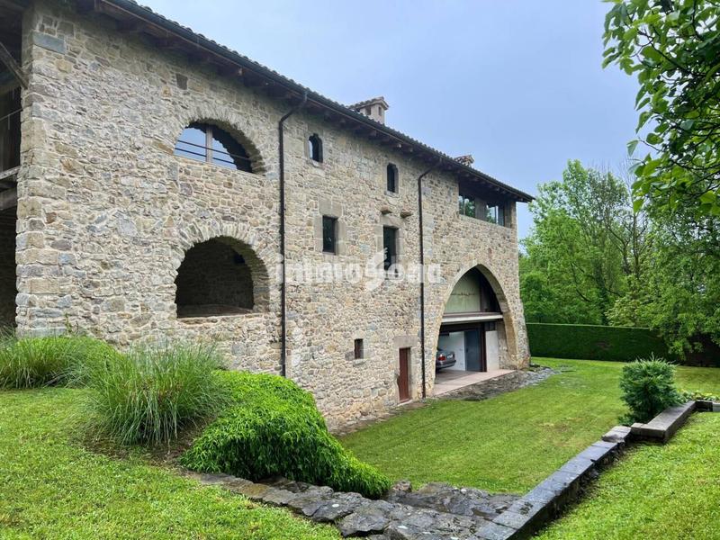 Foto 73294c79-5800-4957-a68f-07284f0d84bb. Masía masia en venta en la vall den bas en Vall d´en Bas (La)