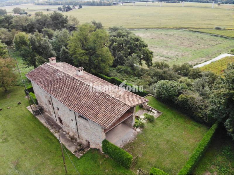Foto f2e488c3-fb52-4e1e-9cc9-f6fad040fe29. Masía masia en venta en la vall den bas en Vall d´en Bas (La)