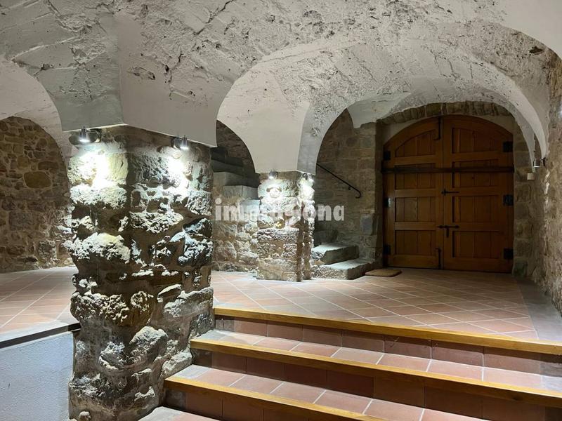 Foto fc06f330-3e00-424c-8759-467ce35c4f80. Masía masia en venta en la vall den bas en Vall d´en Bas (La)