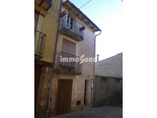 Casa a Riudaura. Casa de pueblo en riudaura