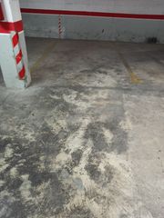 Aparcament cotxe  Carrer de la muralla. Garaje y trastero en venta