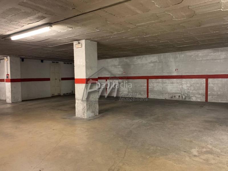 Foto b3015e05-7113-4f9a-8ee6-3d9b5ee65a70. Car parking in Sant Narcis Girona