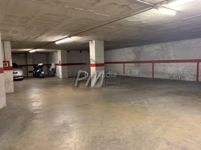 Foto c50b0566-4374-47b3-ad51-2f475a5d4a96. Car parking in Sant Narcis Girona