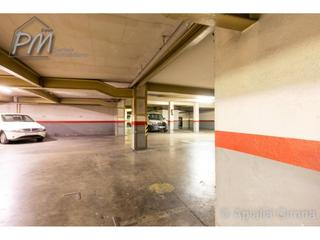 Parking coche en Eixample Nord. Plazas de garaje en venta en zona centro girona