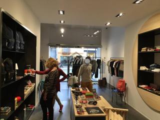 Local Comercial a Eixample Nord. Local en venta en centre
