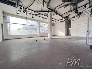 Lloguer Local Comercial  Sant ponç. Local en alquiler en planta baja zona hospital trueta