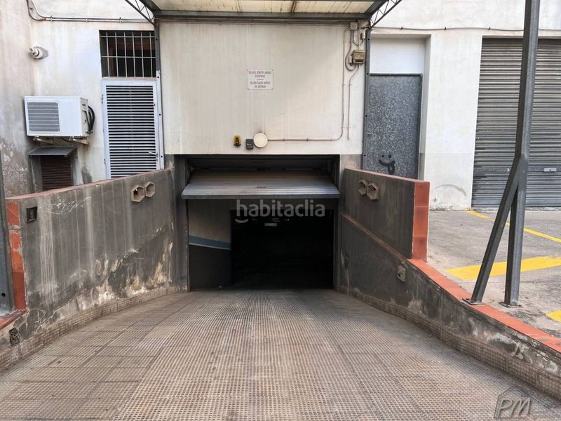 Foto aaf20086-8065-4963-a046-389a6b5f5692. Aparcament cotxe a Sant Narcis Girona
