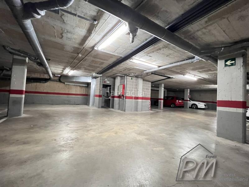 Foto f5bf75d8-e783-43cf-8592-c998329403db. Alquiler parking coche aparcamiento en alquiler zona pedret en Girona