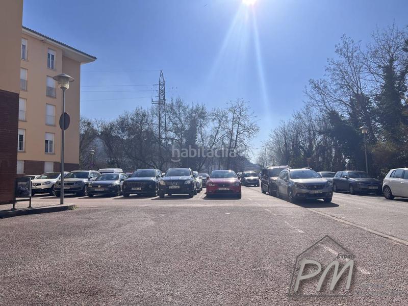 Foto f7c6d7e4-89cd-4231-aadd-8ea930a9450d. Alquiler parking coche aparcamiento en alquiler zona salecianos en Girona