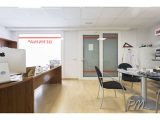 Locale commerciale  Calle garrotxa. Local alquiler ideal oficina con almacén