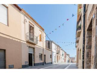 Xalet a Llagostera. Casa adosada unifamiliar en llagostera