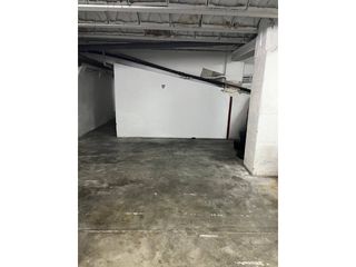 Miete Autoparkplatz in Eixample Nord. Plaza de aparcamiento en alquiler para coche pequeño