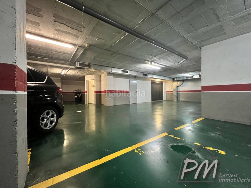 Foto df2d1484-f9cf-42af-bf14-3a64cad465e1. Aparcament cotxe a Eixample Sud-Migdia Girona