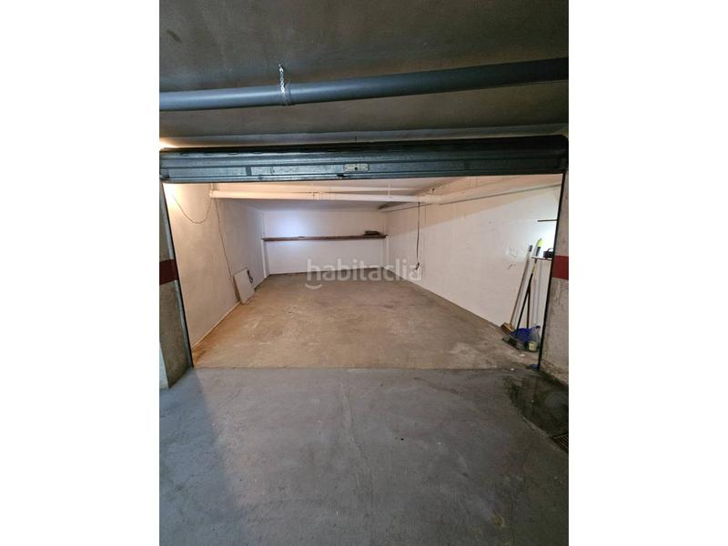 Foto ddeb4bdb-3587-40b3-b672-b1deada5711d. Car parking in Eixample Sud-Migdia Girona