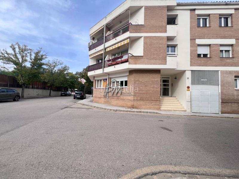 Foto 369232e2-c0df-4dc2-9c0f-5adbf760bc30. Aparcament cotxe a Bescanó