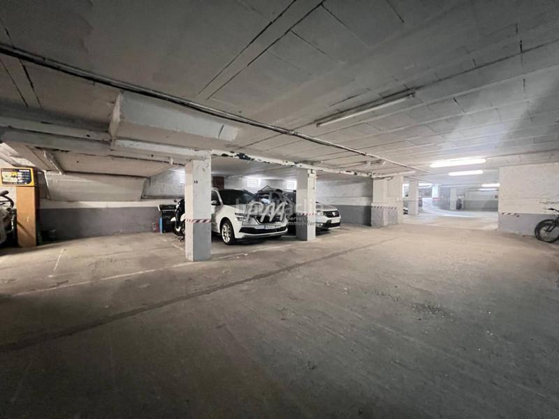 Foto b277466d-dc07-4855-8174-50854d3dae99. Aparcament cotxe a Bescanó