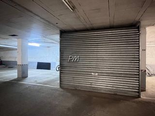 Aparcament cotxe  Calle joan vilanova. Aparcamiento cerrado en bescanó zona campo futbol