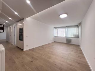 Lloguer Pis a Eixample Nord. Alquiler de piso contrato temporal vivienda no habitual en giron