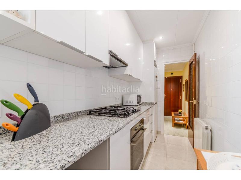 Foto b4b5dd5f-f497-4eea-ab4a-e8689c2180be. Piso venta de piso capital can gibert del plà en Girona