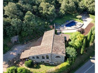 Masia a Esponellà. Venta de masía en esponellà