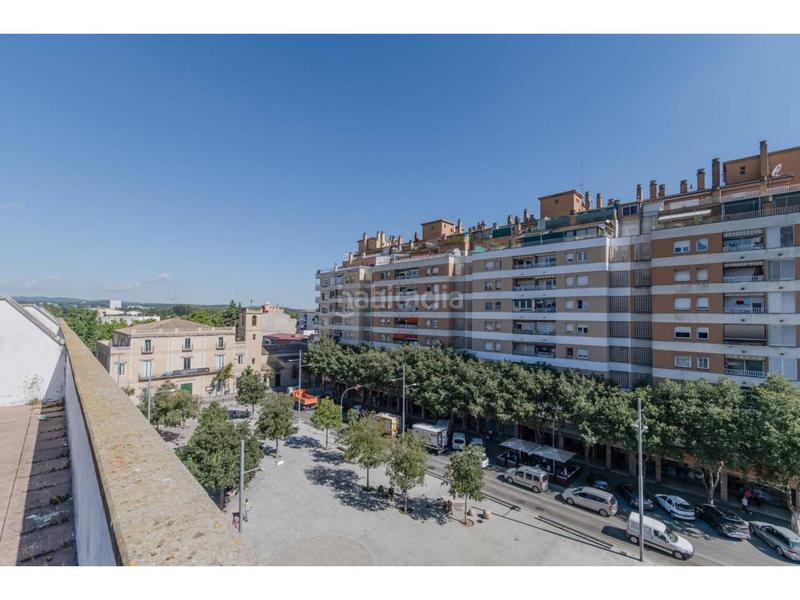 Foto 8e56cec7-f47d-40f5-b16b-afc342fef1d9. Àtic amb calefacció aparcament a Centre Salt