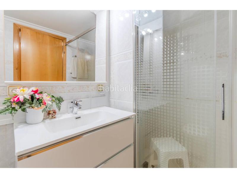 Foto abaed77e-e137-4d52-a3b4-b9ededf699c2. Àtic amb calefacció aparcament a Centre Salt