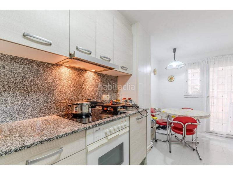 Foto e583975c-4fa3-4293-bad7-4365dddab632. Àtic amb calefacció aparcament a Centre Salt