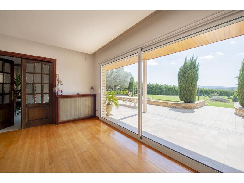 Foto 9ebb8721-7e5a-4235-a5cd-30b7b68cd262. Xalet amb calefacció aparcament piscina a Cornellà del Terri