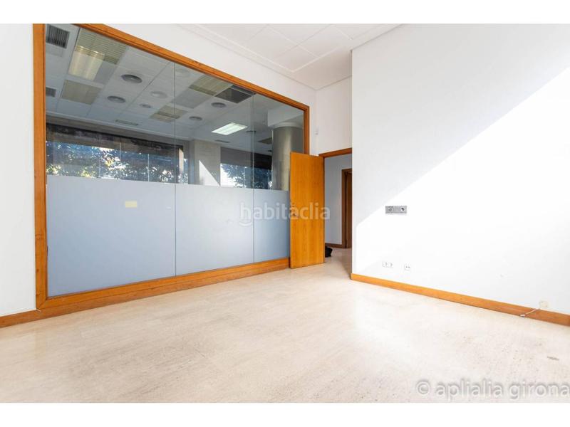 Foto 404a9748-4275-4796-8722-c2585276de2e. Local comercial a Eixample Sud-Migdia Girona