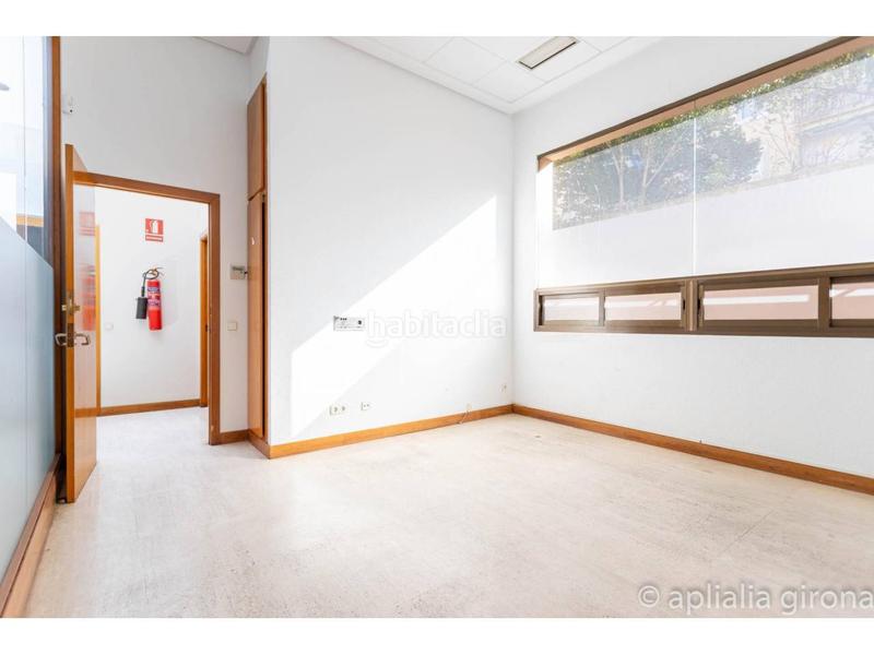 Foto 59895cba-ae5d-4dd4-8ca0-e3f3cad4e934. Local comercial a Eixample Sud-Migdia Girona