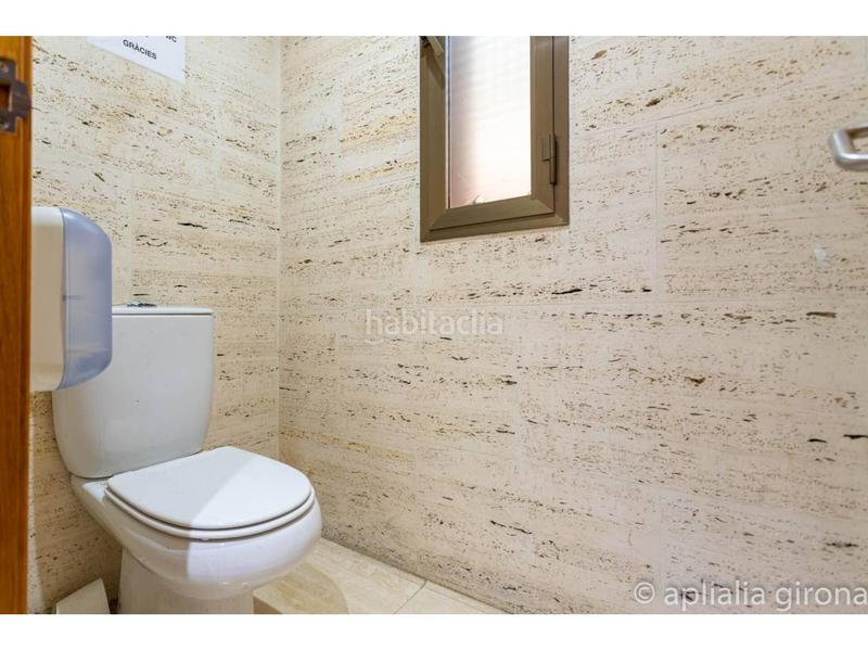 Foto 8a523a90-9257-4317-990d-93456fd86d72. Local comercial a Eixample Sud-Migdia Girona