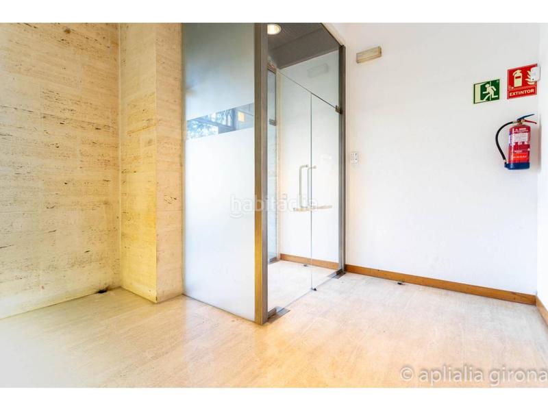 Foto a8a00d63-26ae-48eb-9944-6e60af8b9aa0. Local comercial a Eixample Sud-Migdia Girona