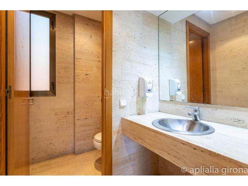 Foto af0c495d-dbc3-44bd-a63a-619d86e6f0dd. Local comercial a Eixample Sud-Migdia Girona