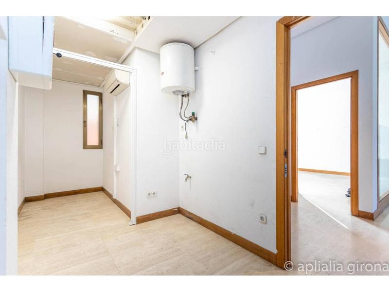 Foto f00c985b-bd9f-4219-b89e-40af181485da. Local comercial a Eixample Sud-Migdia Girona