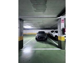 Location Parking voiture  Calle josep viader i moliner. Alquiler de parking en devesa