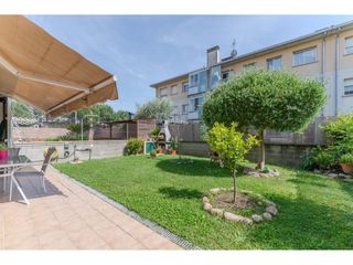 Etagenwohnung  Calle prat de la riba. Venta de piso amplio y adaptado en salt, la massana