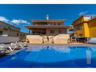 Chalet in Banyoles. Bonito xalet en banyolas