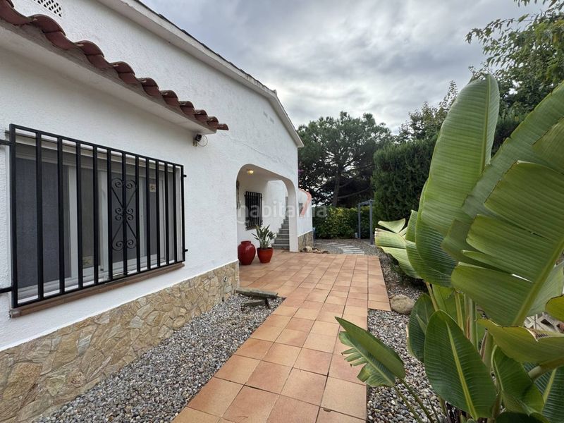 Foto 28fa0836-9d11-47fd-ba39-ea94d85172f6. Casa amb calefacció aparcament a Canyelles Lloret de Mar