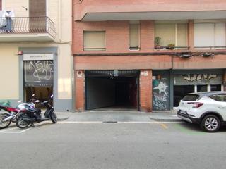 Autoparkplatz in Carrer de tarragona 127. Plaza de parking de fácil acceso