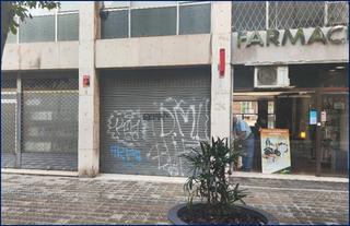 Business premise in Carrer d'eugeni d'ors 7. Local con dos entradas en buen estado / local amb dues entrades