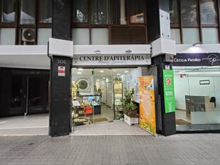 Umzug Geschäftsraum in Carrer de galileu 306. Local en perfecto estado con licencia de actividad / local en pe