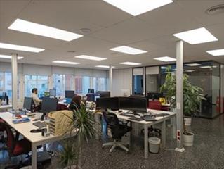 Miete Büro in Carrer de galileu 303. Oficina en edificio reformado y accesible / oficina en edifici r