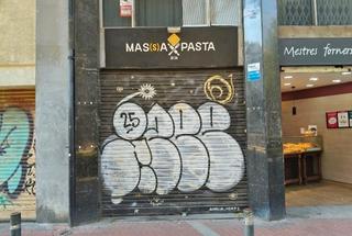 Traspàs Local Comercial a Avinguda de mistral 18. Local con licencia con uso de obrador sin degustación / local am