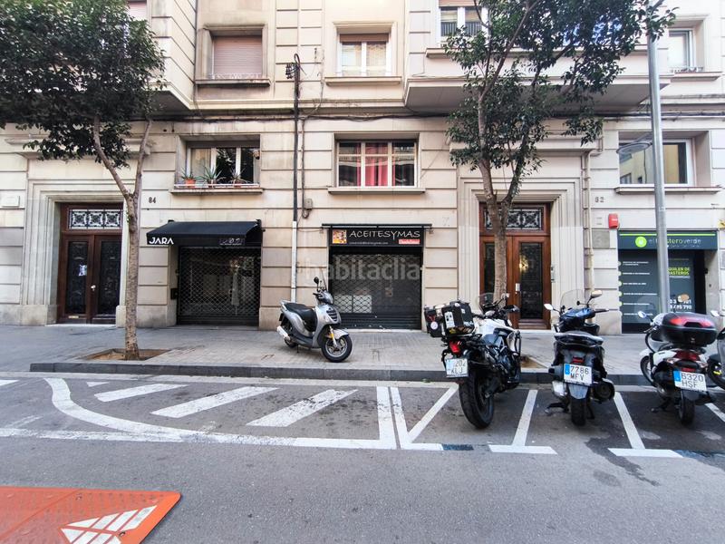Foto 20d4284f-72d3-431b-bdb1-9e9a948f08b1. Lloguer local comercial a carrer de pàdua 82 a Putget - Farró Barcelona