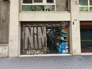 Lloguer Local Comercial a Carrer d'arag� 56. Local en calle peatonal / local en carrer de vianants