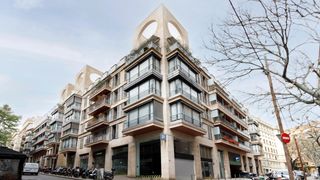 Miete Büro in Carrer de folgueroles 17. Oficina luminosa i diáfana / oficina lluminosa i diàfana