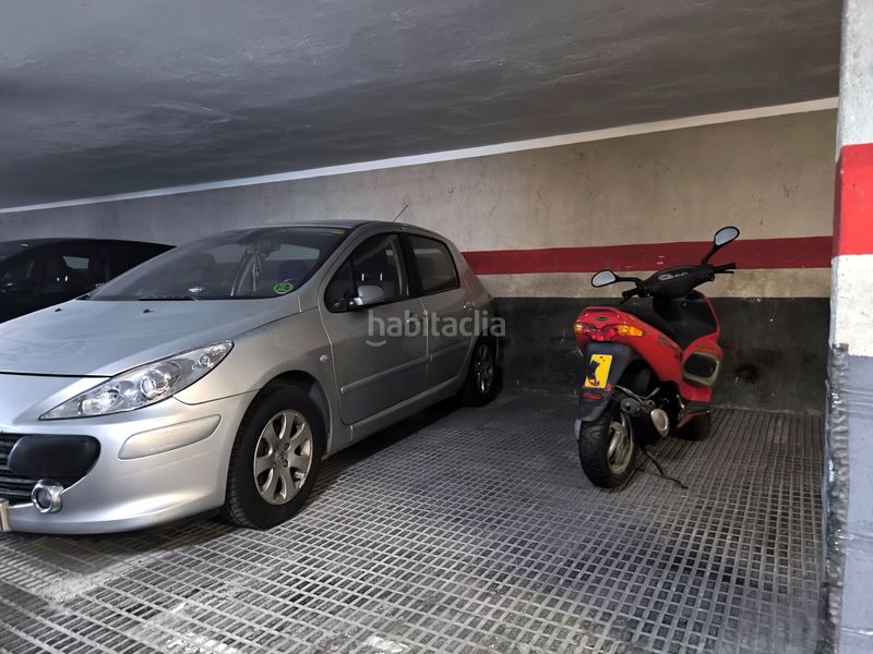 Foto 3318b844-e388-4ba5-aa85-616379e4a4e4. Pis amb aparcament a Sant Antoni Barcelona